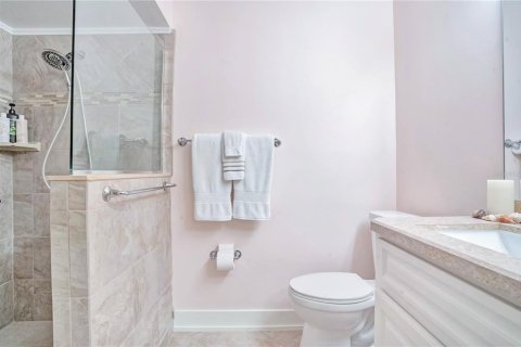 Condo in New Smyrna Beach, Florida, 2 bedrooms № 2258539 - photo 18