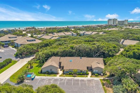 Condo in New Smyrna Beach, Florida, 2 bedrooms № 2258539 - photo 2