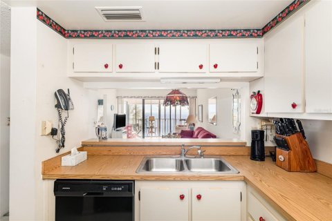 Condo in Titusville, Florida, 2 bedrooms  № 1827242 - photo 8