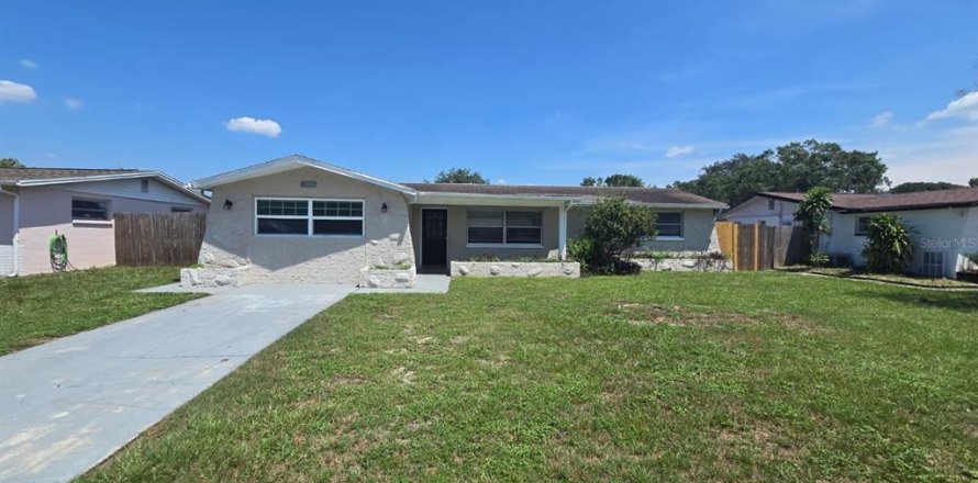 House in Holiday, Florida 3 bedrooms, 148.27 sq.m. № 1903780