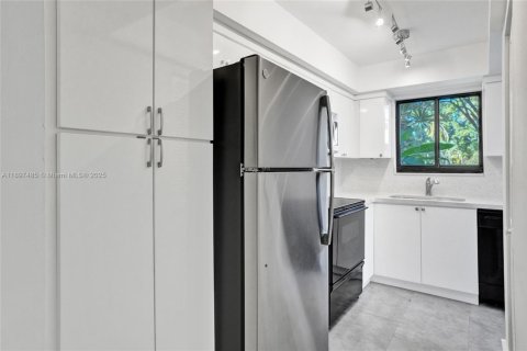 House in Aventura, Florida 1 bedroom, 81.01 sq.m. № 1954161 - photo 9