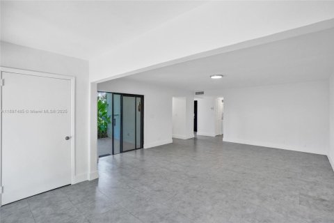 House in Aventura, Florida 1 bedroom, 81.01 sq.m. № 1954161 - photo 12