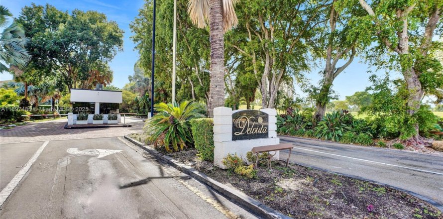 House in Aventura, Florida 1 bedroom, 81.01 sq.m. № 1954161