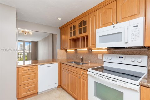 Condo in North Miami Beach, Florida, 1 bedroom  № 2086607 - photo 7