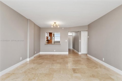 Condo in North Miami Beach, Florida, 1 bedroom  № 2086607 - photo 9