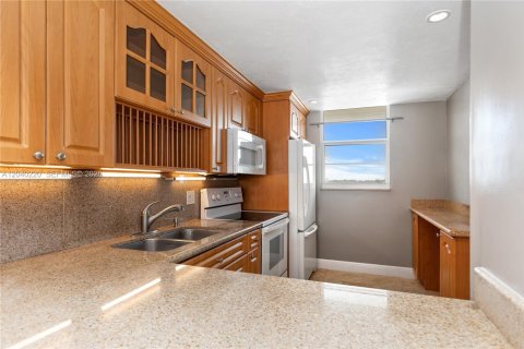 Condo in North Miami Beach, Florida, 1 bedroom  № 2086607 - photo 4