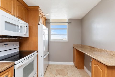 Condo in North Miami Beach, Florida, 1 bedroom  № 2086607 - photo 6