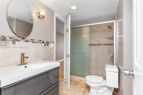 Condo in North Miami Beach, Florida, 1 bedroom  № 2086607 - photo 25