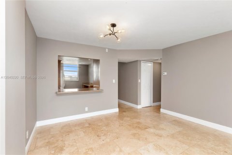 Condo in North Miami Beach, Florida, 1 bedroom  № 2086607 - photo 11