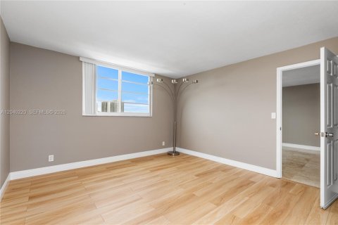 Condo in North Miami Beach, Florida, 1 bedroom  № 2086607 - photo 22