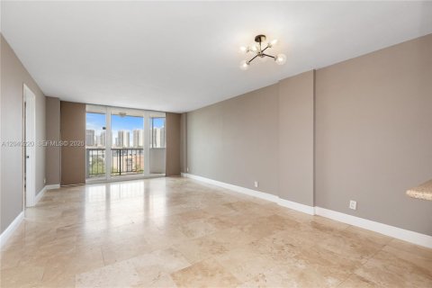 Condo in North Miami Beach, Florida, 1 bedroom  № 2086607 - photo 12