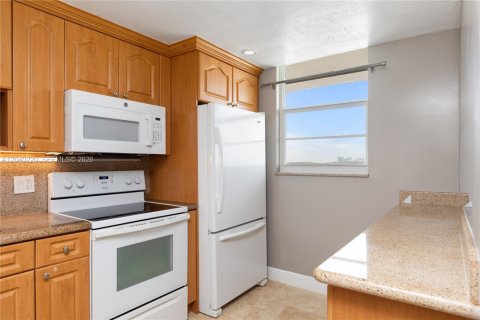 Condo in North Miami Beach, Florida, 1 bedroom  № 2086607 - photo 5