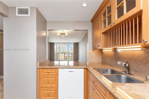 Condo in North Miami Beach, Florida, 1 bedroom  № 2086607 - photo 8