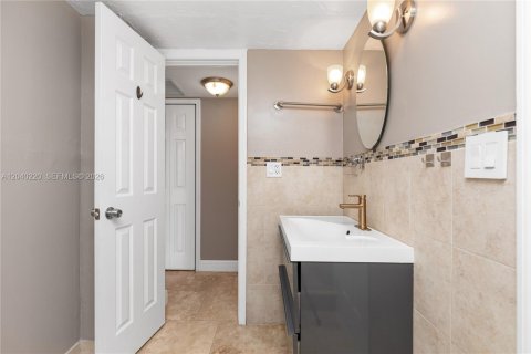 Condo in North Miami Beach, Florida, 1 bedroom  № 2086607 - photo 27