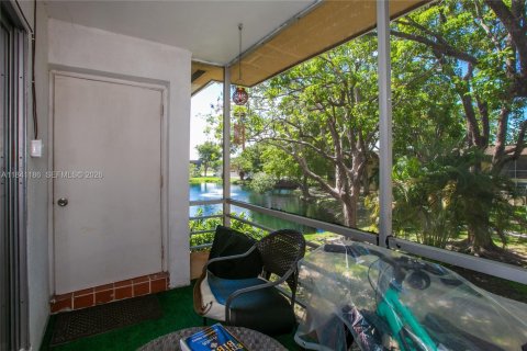 Condo in Dania Beach, Florida, 2 bedrooms  № 2031751 - photo 15
