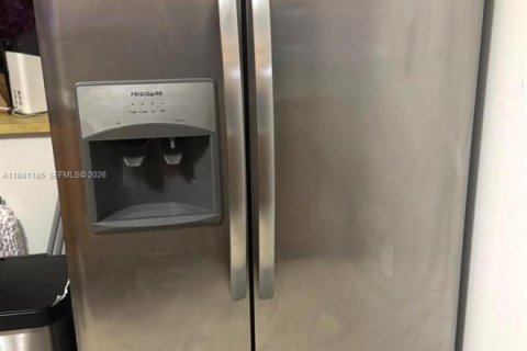 Condo in Dania Beach, Florida, 2 bedrooms  № 2031751 - photo 3