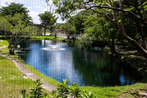 Condo in Dania Beach, Florida, 2 bedrooms  № 2031751 - photo 16