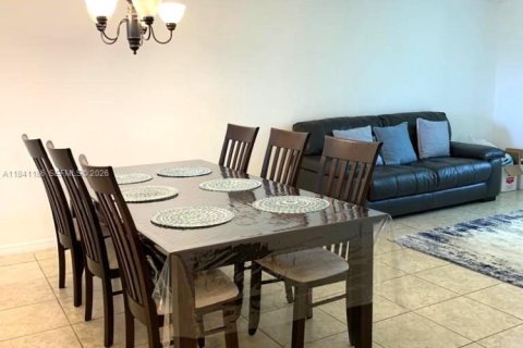 Condo in Dania Beach, Florida, 2 bedrooms  № 2031751 - photo 5