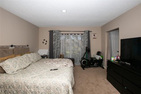 Condo in Dania Beach, Florida, 2 bedrooms  № 2031751 - photo 11