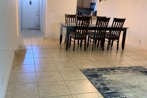 Condo in Dania Beach, Florida, 2 bedrooms  № 2031751 - photo 7