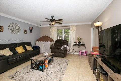 Condo in Dania Beach, Florida, 2 bedrooms  № 2031751 - photo 9