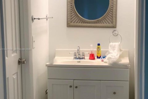 Condo in Dania Beach, Florida, 2 bedrooms  № 2031751 - photo 12