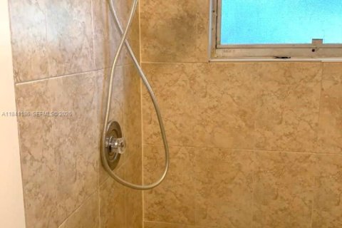 Condo in Dania Beach, Florida, 2 bedrooms  № 2031751 - photo 13