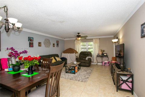 Condo in Dania Beach, Florida, 2 bedrooms  № 2031751 - photo 8