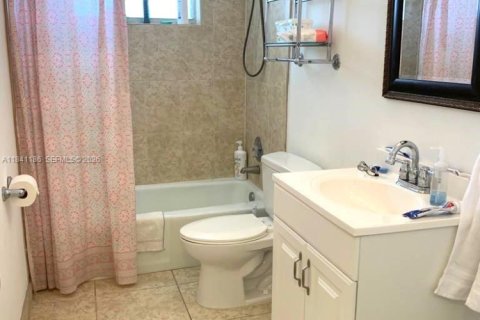 Condo in Dania Beach, Florida, 2 bedrooms  № 2031751 - photo 20