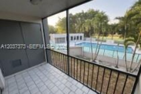 Appartement à louer à Sunrise, Floride: 2 chambres, 132.39 m2 № 2087521 - photo 4