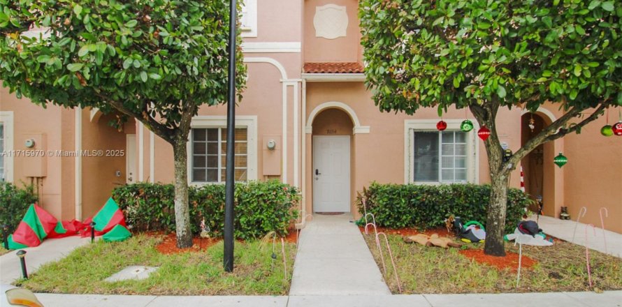 Adosado en Tamarac, Florida 3 dormitorios, 123.75 m2 № 2035310