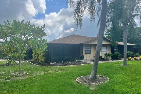 Villa ou maison à vendre à Bradenton, Floride: 2 chambres, 96.99 m2 № 1318211 - photo 2