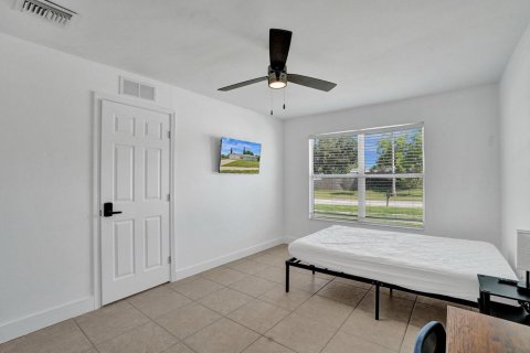 Commercial property in Riviera Beach, Florida 202.16 sq.m. № 2190442 - photo 22