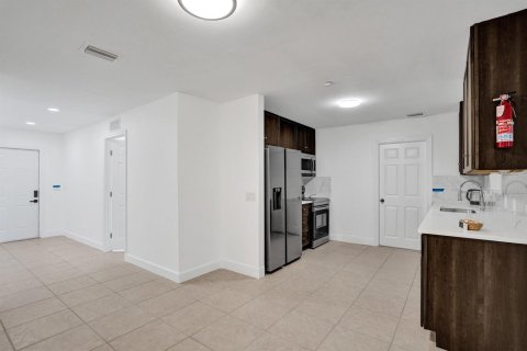 Commercial property in Riviera Beach, Florida 202.16 sq.m. № 2190442 - photo 17