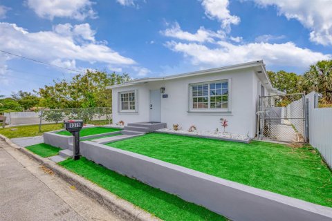 Commercial property in Riviera Beach, Florida 202.16 sq.m. № 2190442 - photo 2