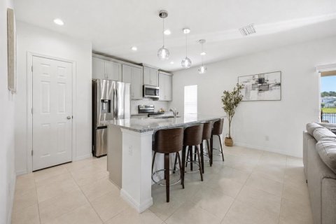 Villa ou maison à vendre à Kissimmee, Floride: 4 chambres, 200.2 m2 № 2294492 - photo 4
