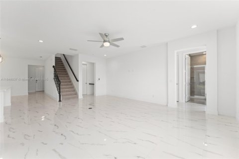 House in Saint Cloud, Florida 5 bedrooms № 1850582 - photo 7