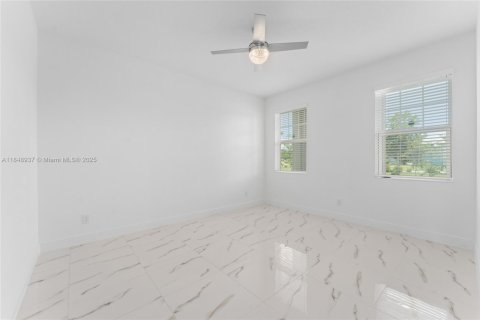 House in Saint Cloud, Florida 5 bedrooms № 1850582 - photo 22