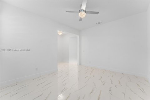 House in Saint Cloud, Florida 5 bedrooms № 1850582 - photo 13