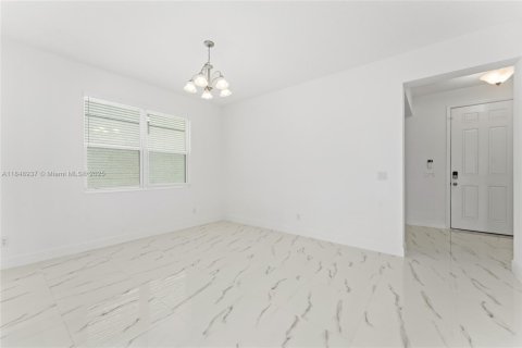 House in Saint Cloud, Florida 5 bedrooms № 1850582 - photo 20