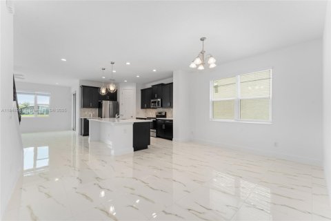 House in Saint Cloud, Florida 5 bedrooms № 1850582 - photo 12