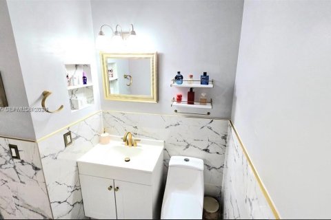 Townhouse in Homestead, Florida 3 bedrooms, 141.03 sq.m. № 2000865 - photo 7