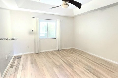 Townhouse in Homestead, Florida 3 bedrooms, 141.03 sq.m. № 2000865 - photo 10