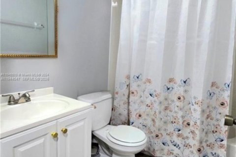 Townhouse in Homestead, Florida 3 bedrooms, 141.03 sq.m. № 2000865 - photo 9