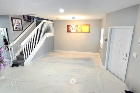 Townhouse in Homestead, Florida 3 bedrooms, 141.03 sq.m. № 2000865 - photo 2