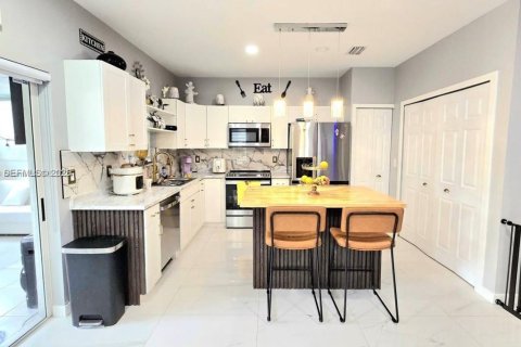 Townhouse in Homestead, Florida 3 bedrooms, 141.03 sq.m. № 2000865 - photo 3