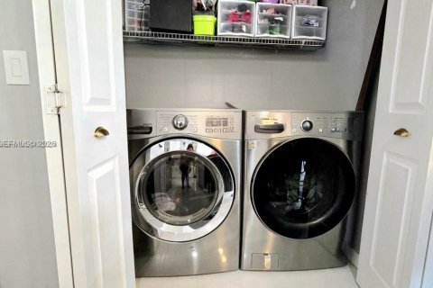 Townhouse in Homestead, Florida 3 bedrooms, 141.03 sq.m. № 2000865 - photo 5