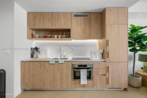 Condo in Miami, Florida, 1 bedroom  № 2026283 - photo 7