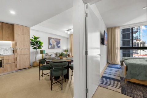 Condo in Miami, Florida, 1 bedroom  № 2026283 - photo 9