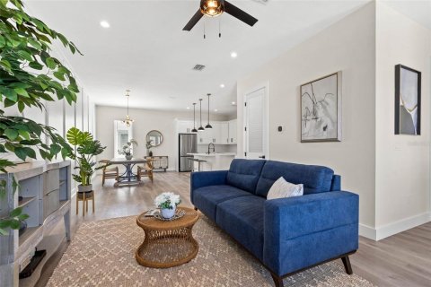 Townhouse in Tampa, Florida 3 bedrooms, 210.33 sq.m. № 1755530 - photo 3